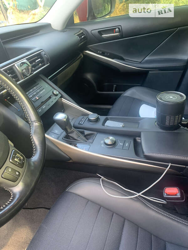 Седан Lexus IS 2017 в Николаеве