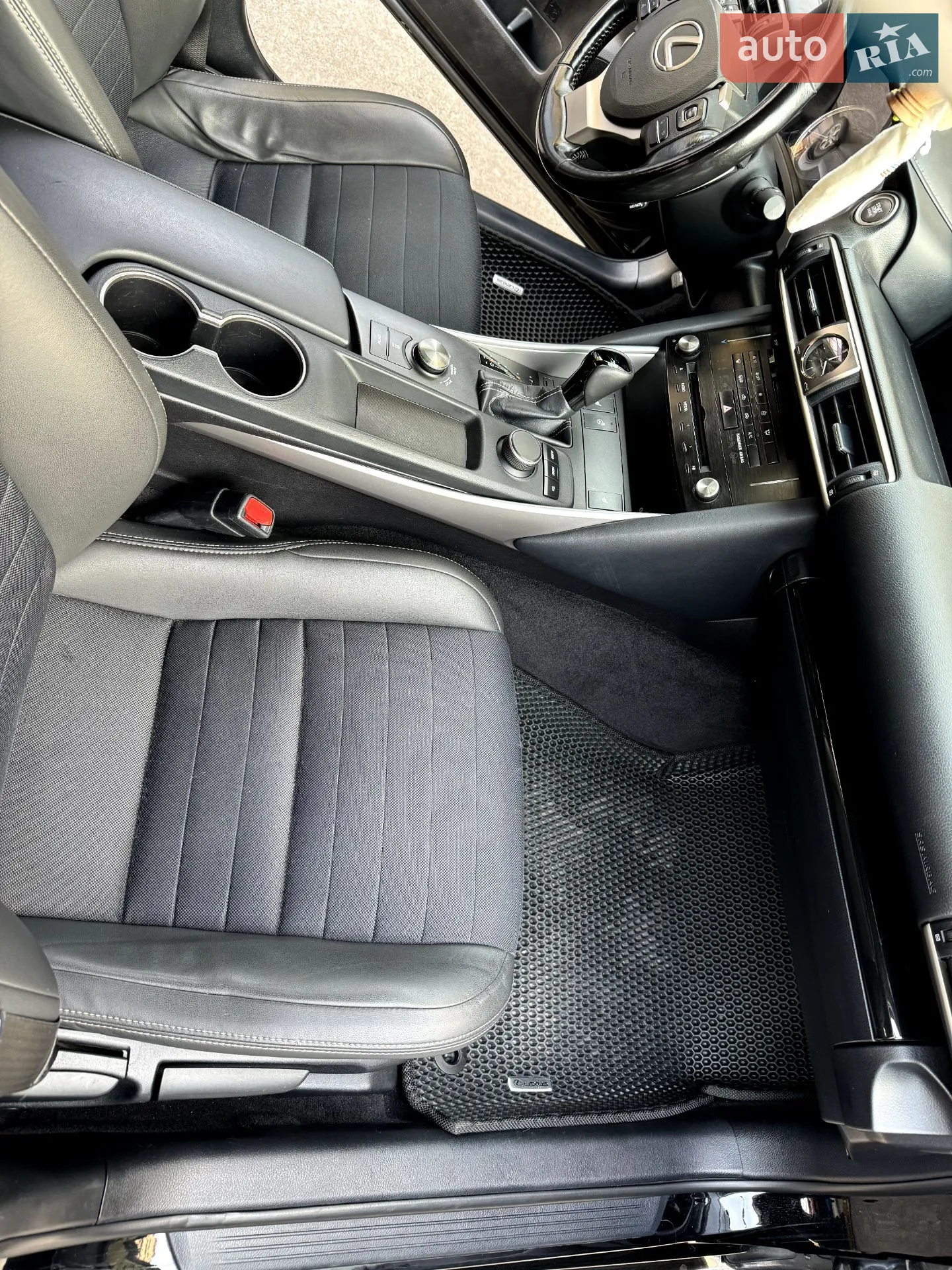 2017 Lexus IS - мініатюра 9