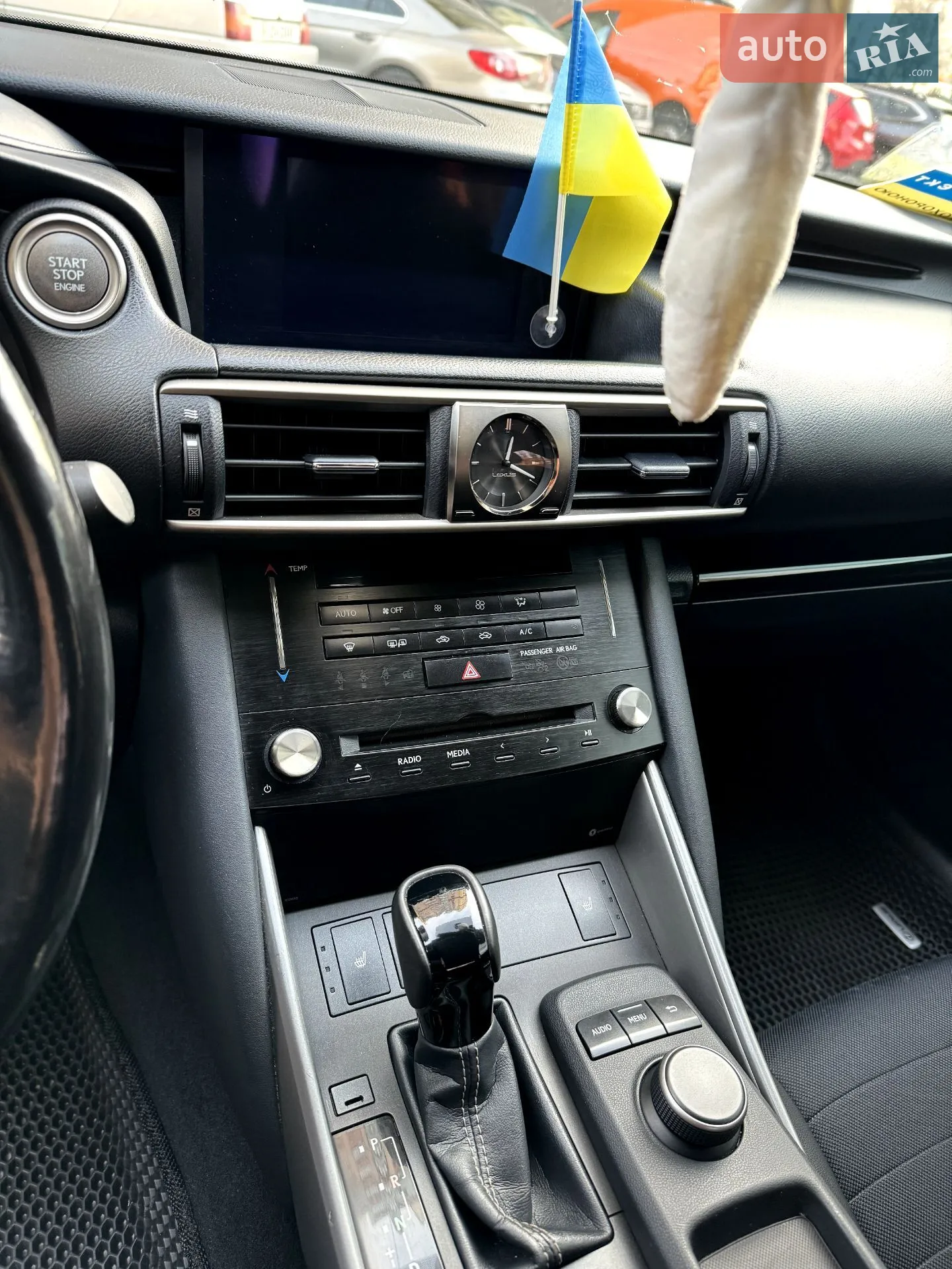 2017 Lexus IS - мініатюра 12