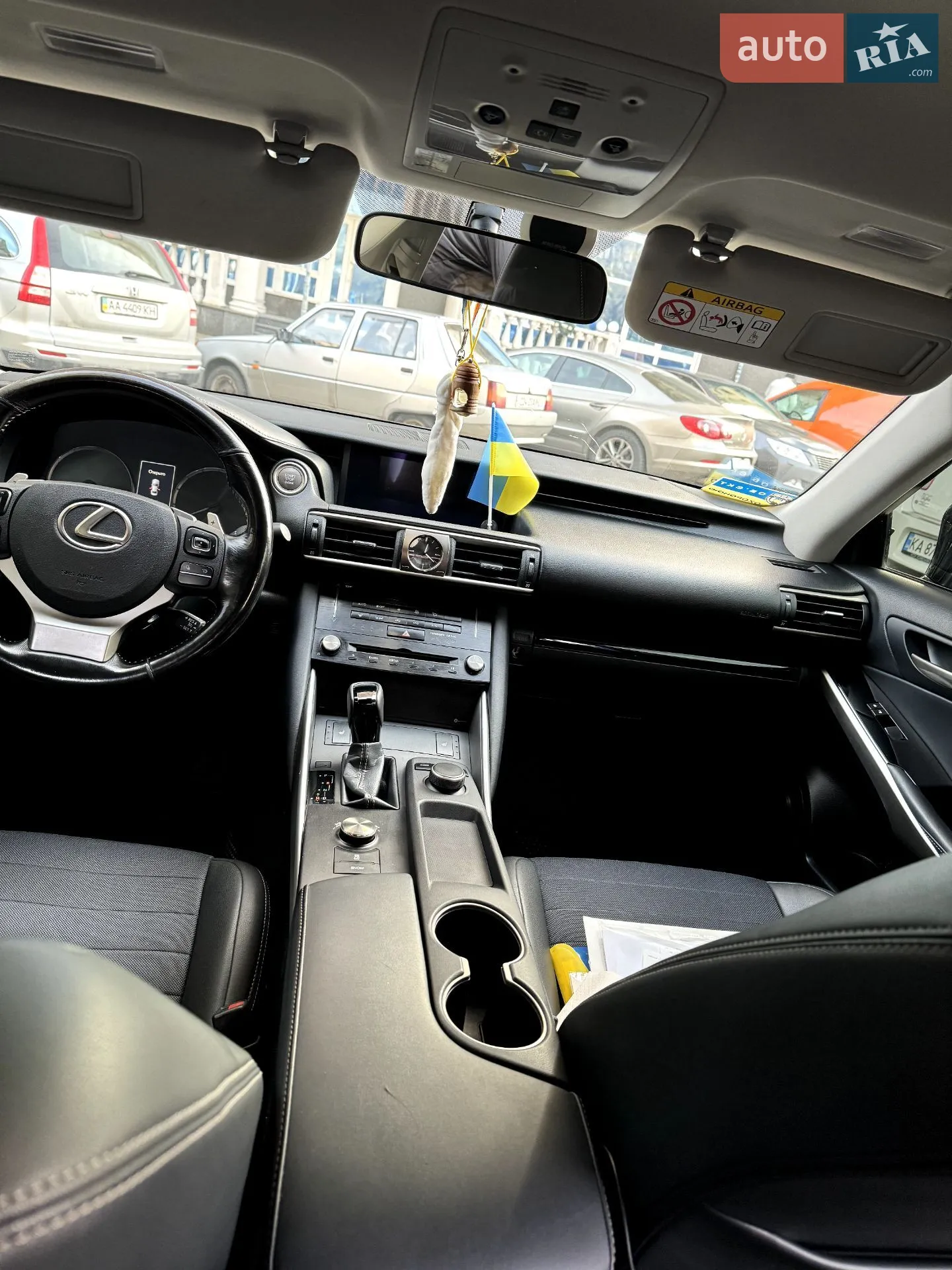 2017 Lexus IS - мініатюра 14