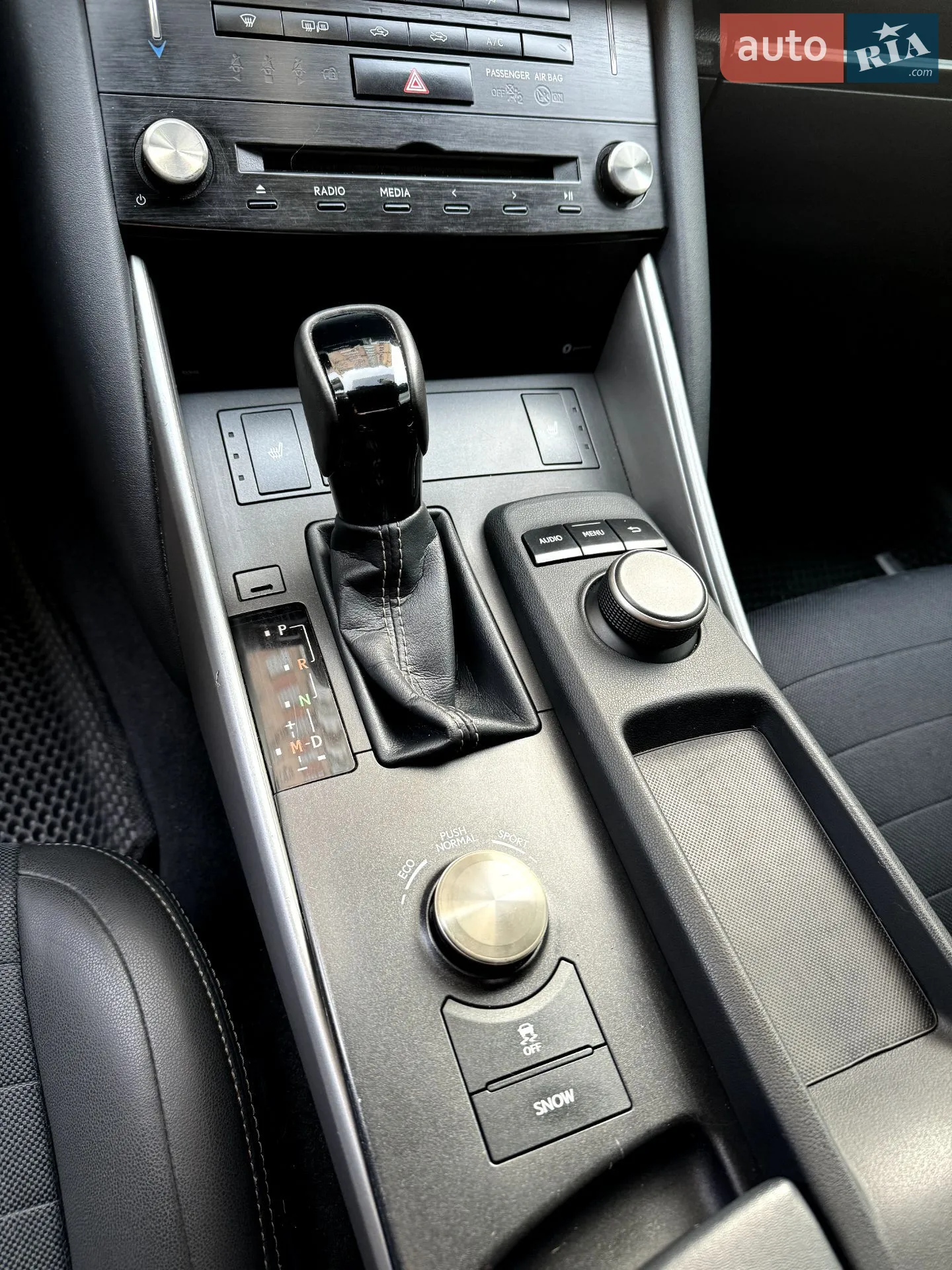 2017 Lexus IS - мініатюра 13