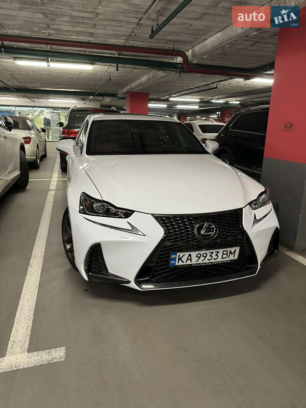 Lexus IS 2017
