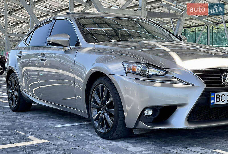 Седан Lexus IS 2015 в Ивано-Франковске