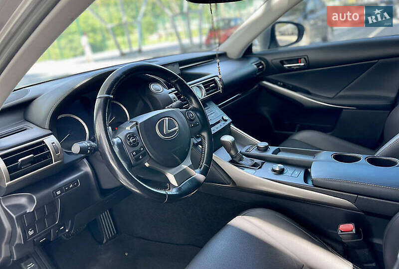 Седан Lexus IS 2015 в Ивано-Франковске