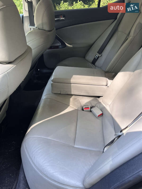 Седан Lexus IS 2007 в Жовкві