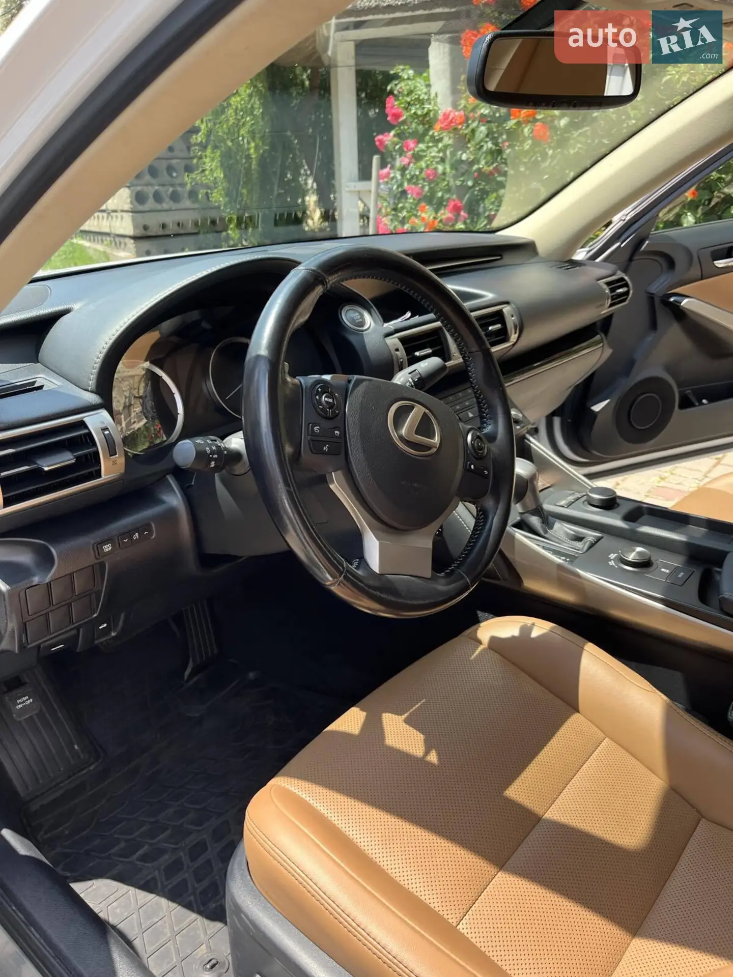 2016 Lexus IS - мініатюра 10