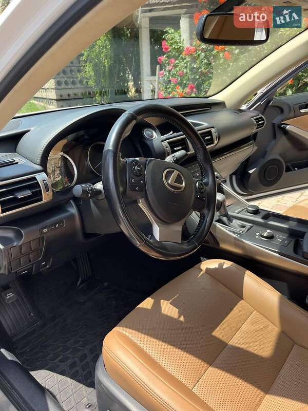 Седан Lexus IS 2016 в Одессе фото 10 Седан Lexus IS 2016 в Одессе