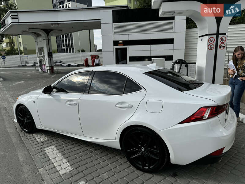 Седан Lexus IS 2016 в Львове