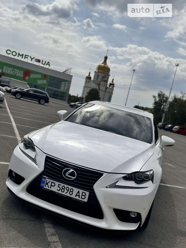 Lexus IS 2016