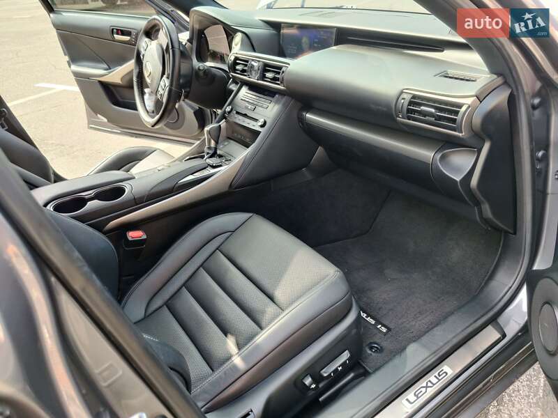 Седан Lexus IS 2018 в Киеве