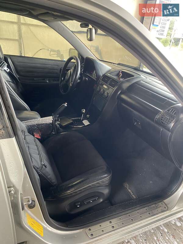 Седан Lexus IS 2002 в Фонтанке