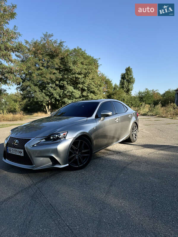 Седан Lexus IS 2015 в Лубнах
