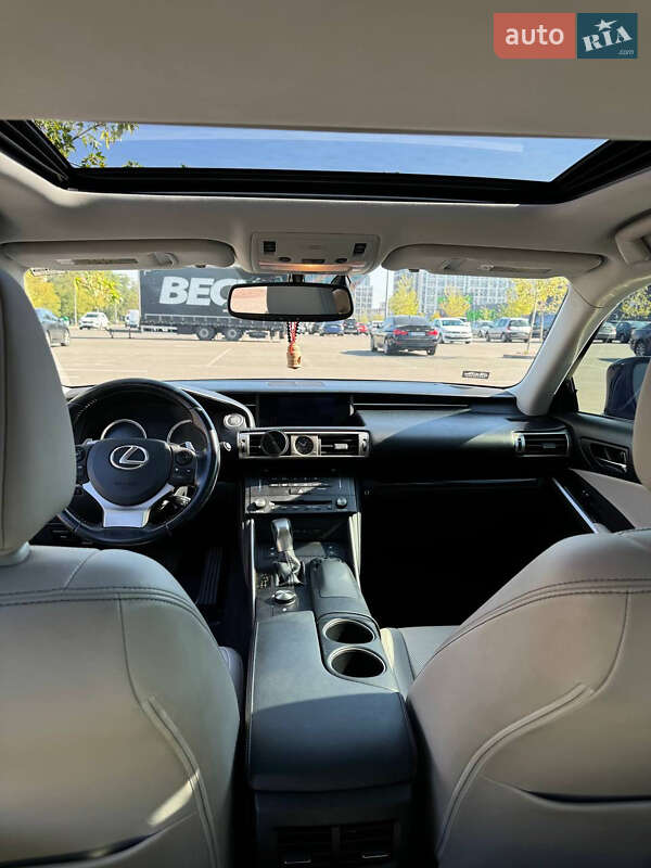 Седан Lexus IS 2016 в Киеве фото 14 Седан Lexus IS 2016 в Киеве