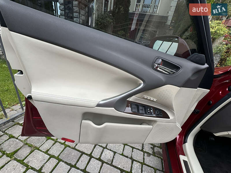 Седан Lexus IS 2010 в Киеве фото 7 Седан Lexus IS 2010 в Киеве