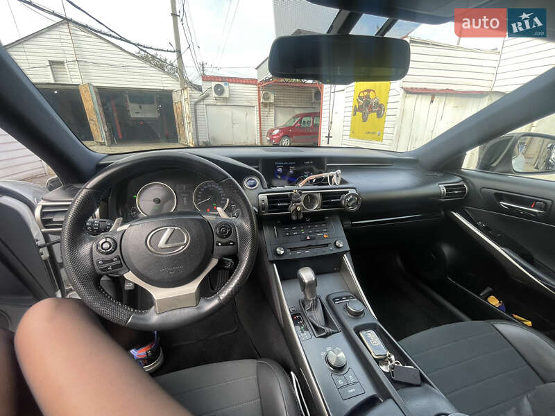 Седан Lexus IS 2015 в Днепре