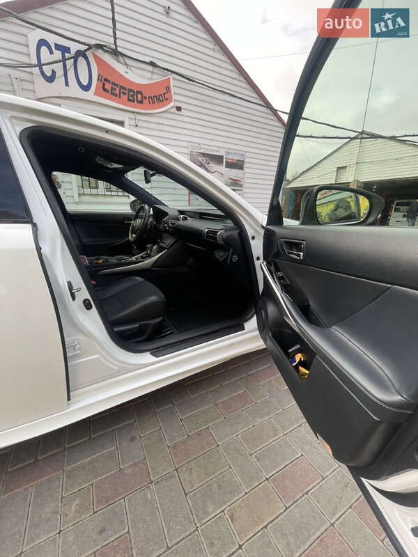 Седан Lexus IS 2015 в Днепре