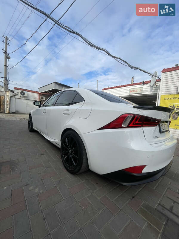 Седан Lexus IS 2015 в Днепре