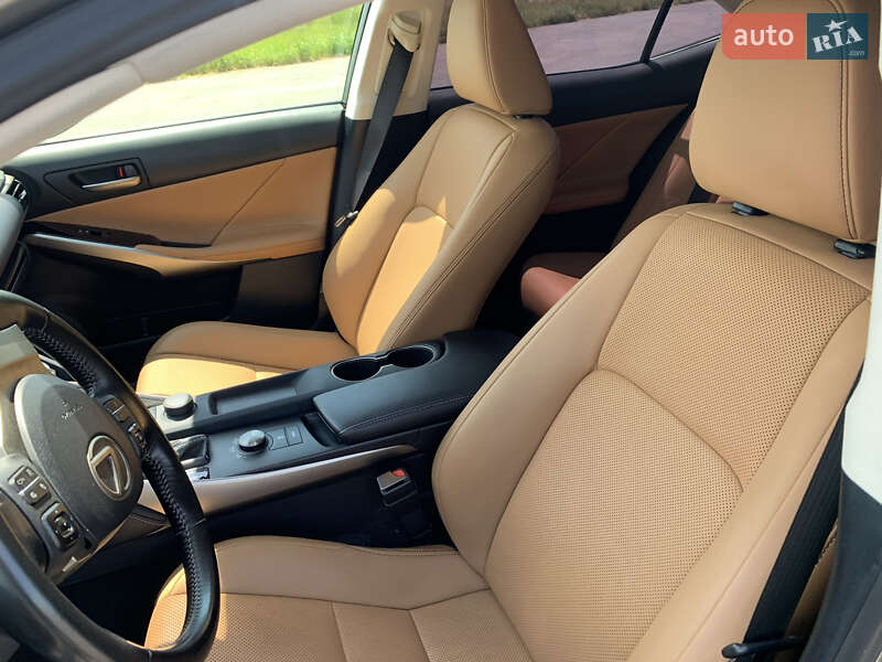 Седан Lexus IS 2018 в Одессе