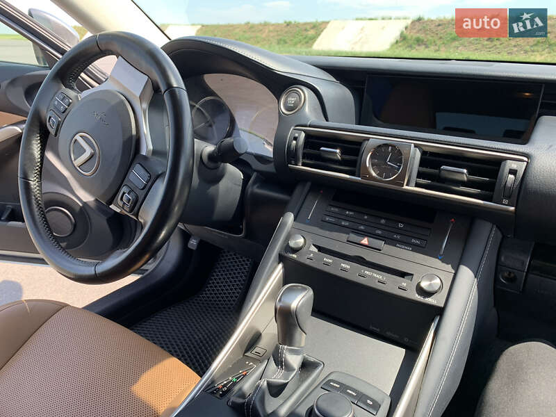Седан Lexus IS 2018 в Одессе