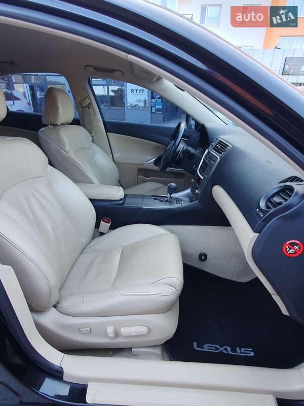 Седан Lexus IS 2007 в Виннице