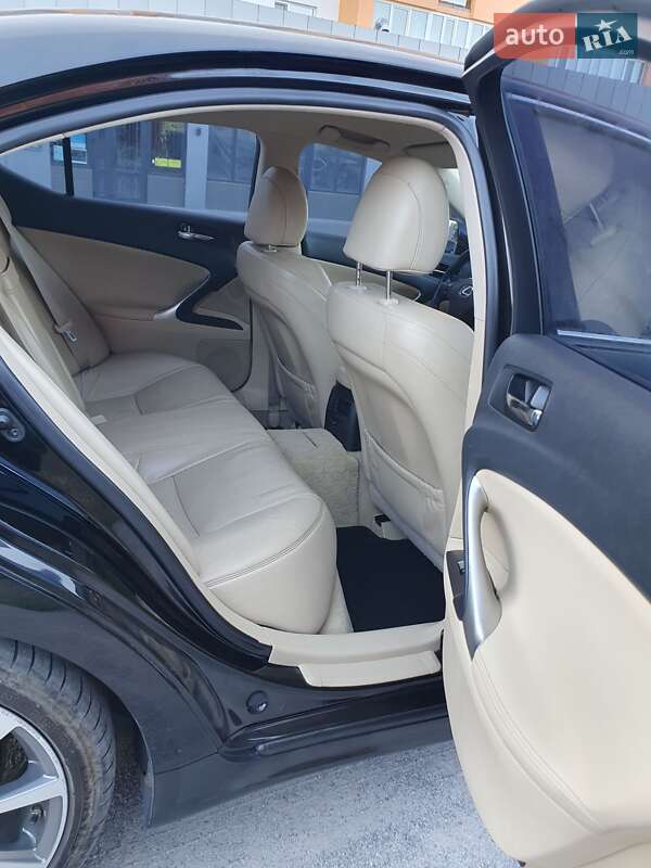 Седан Lexus IS 2007 в Виннице