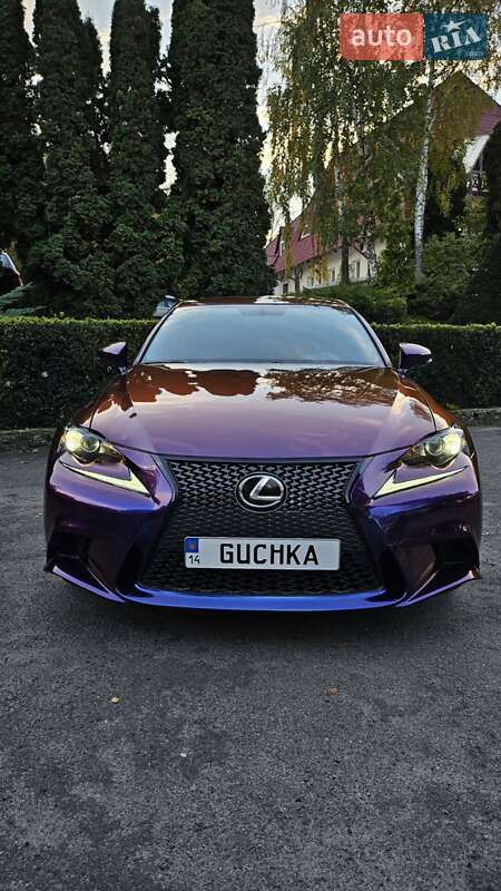 Седан Lexus IS 2016 в Тернополі