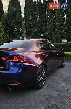 Седан Lexus IS 2016 в 