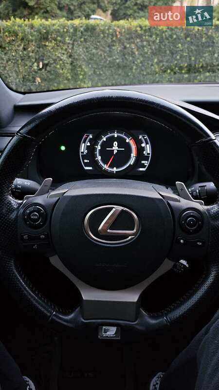 Седан Lexus IS 2016 в Тернополі