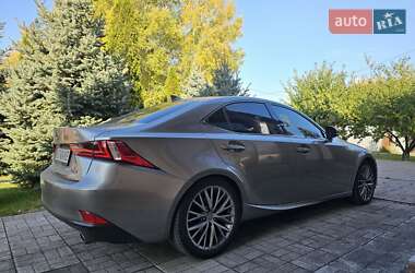 Седан Lexus IS 2015 в 