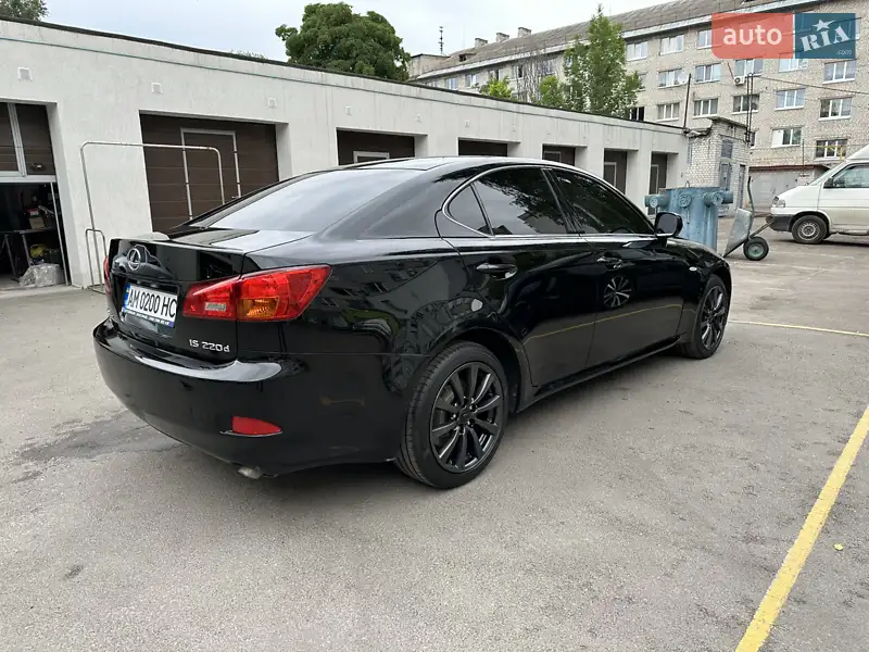 Lexus IS