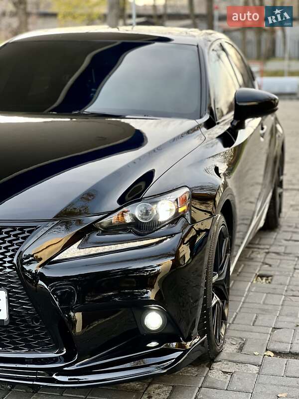 Седан Lexus IS 2015 в Дніпрі
