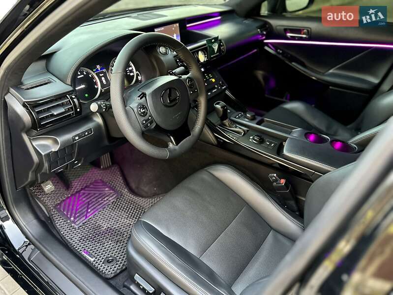 Седан Lexus IS 2015 в Дніпрі