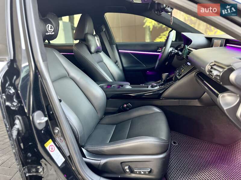 Седан Lexus IS 2015 в Дніпрі