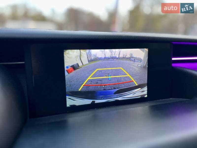 Седан Lexus IS 2015 в Дніпрі