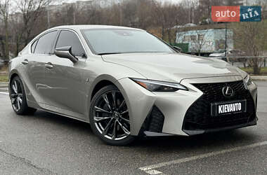 Lexus IS 2023