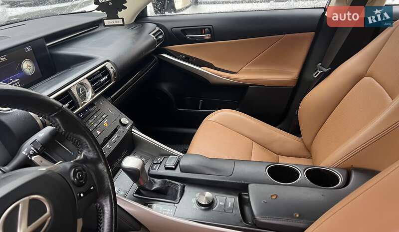 Седан Lexus IS 2015 в Киеве