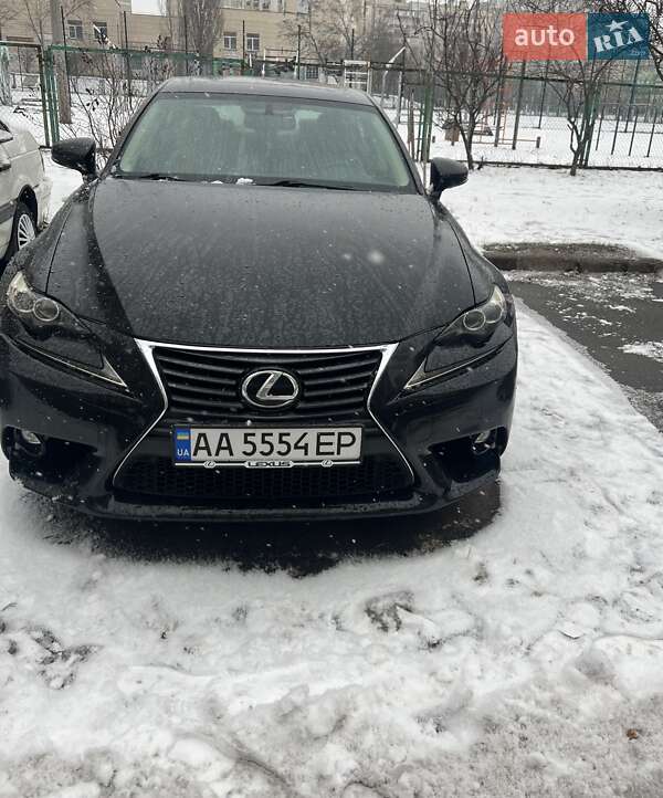 Седан Lexus IS 2015 в Киеве