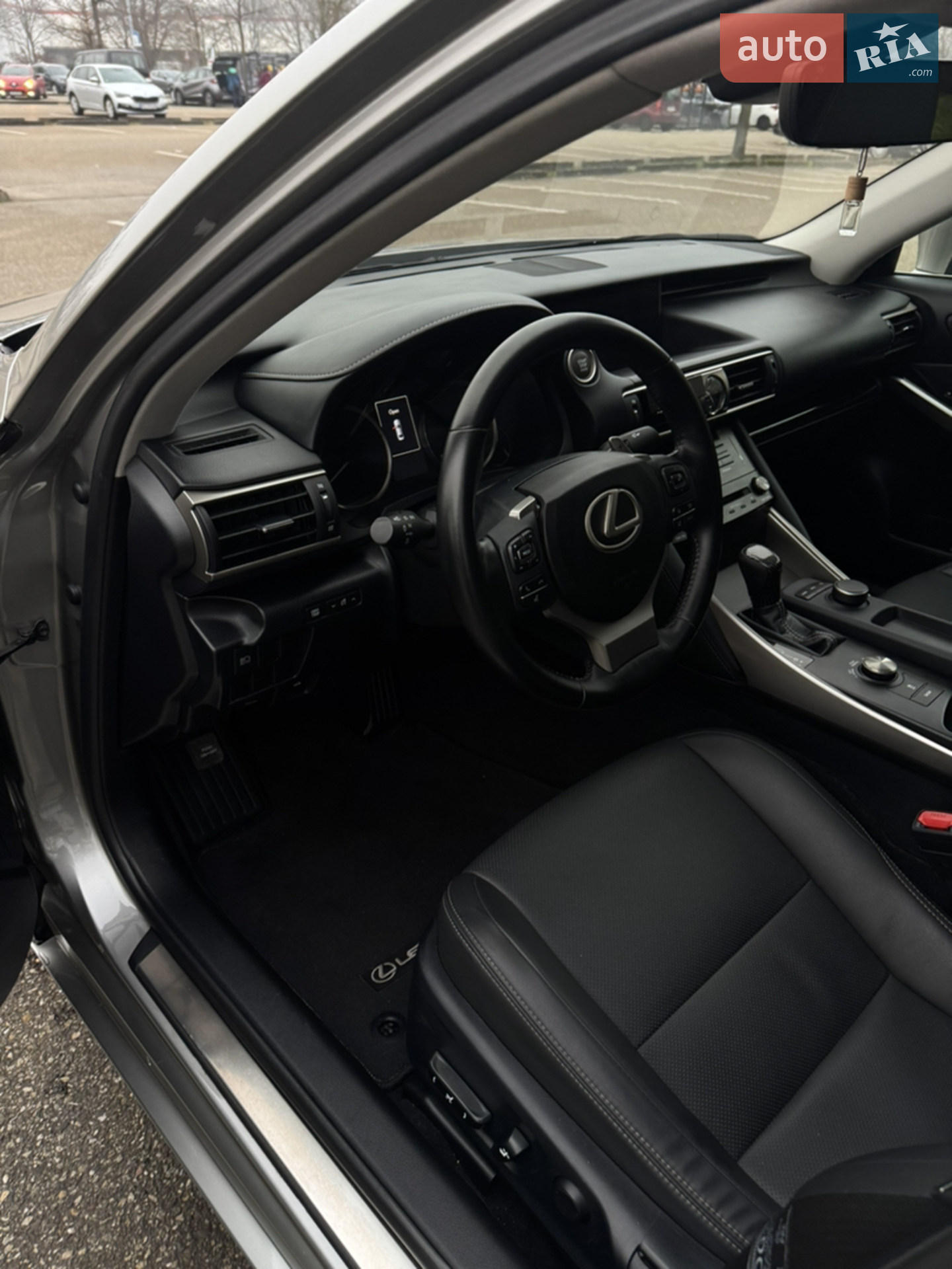 2017 Lexus IS - мініатюра 9