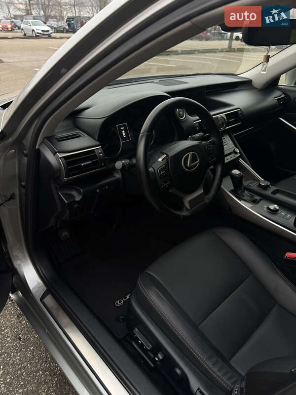 Седан Lexus IS 2017 в Львове фото 9 Седан Lexus IS 2017 в Львове