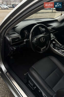 Седан Lexus IS 2017 в 