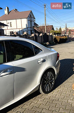 Седан Lexus IS 2014 в Черновцах