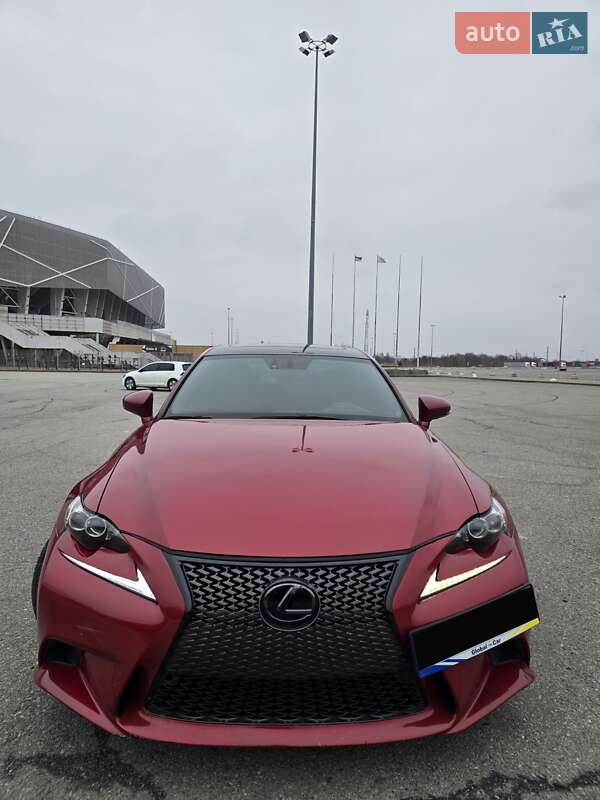 Седан Lexus IS 2015 в Львове