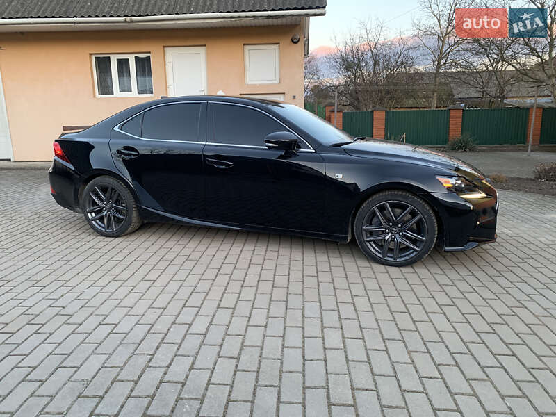 Седан Lexus IS 2014 в Львові
