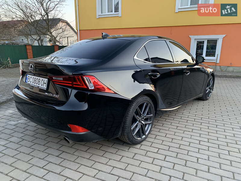Седан Lexus IS 2014 в Львові