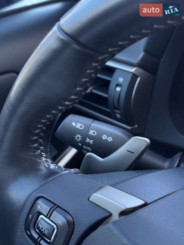 Седан Lexus IS 2018 в Киеве