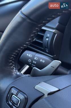 Седан Lexus IS 2018 в 