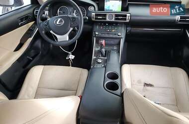 Седан Lexus IS 2015 в 