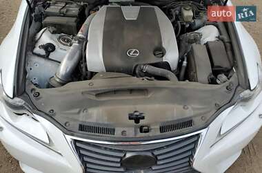 Седан Lexus IS 2015 в 
