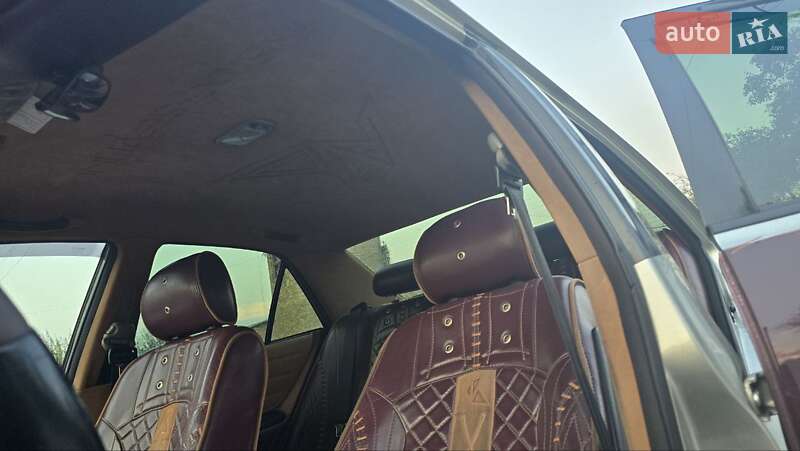 Седан Lexus IS 2000 в Луцке