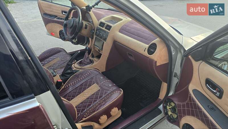 Седан Lexus IS 2000 в Луцке